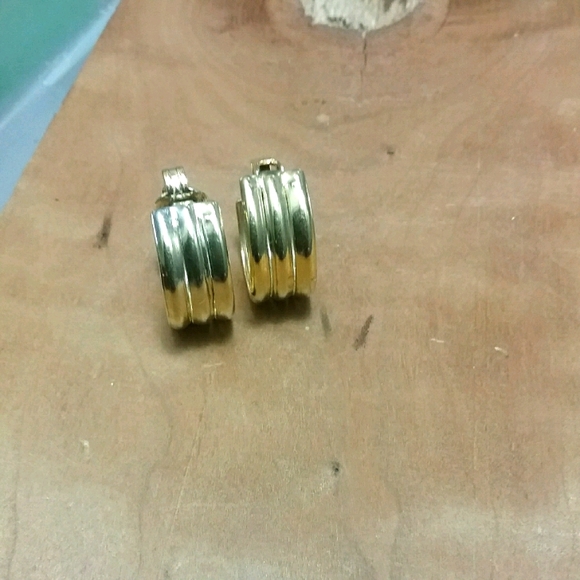 🌹Clip-on vintage hoop earrings  in gold tone - Picture 2 of 3
